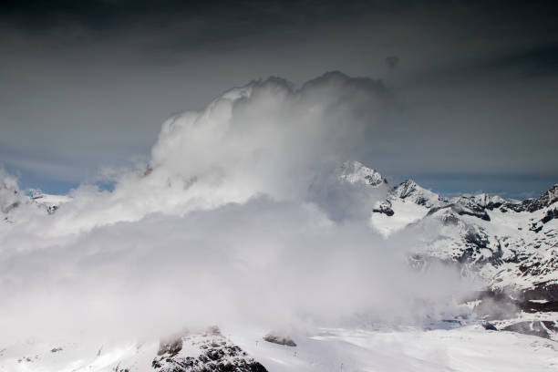 matterhorn in swtzerland - rock pinnacle cliff mountain peak imagens e fotografias de stock