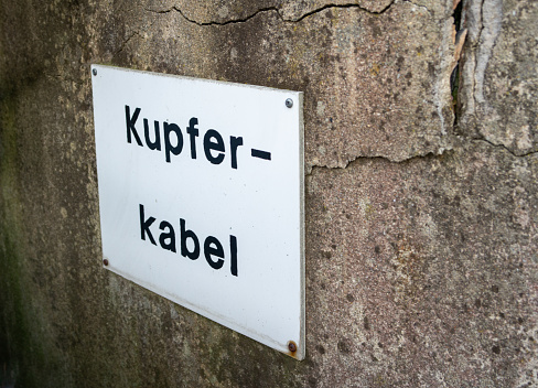 Sign for copper cables in the recycling center in german