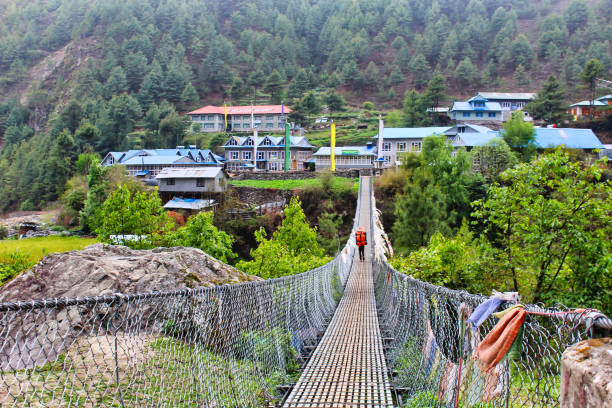 everest base camp trek in nepal - lukla imagens e fotografias de stock
