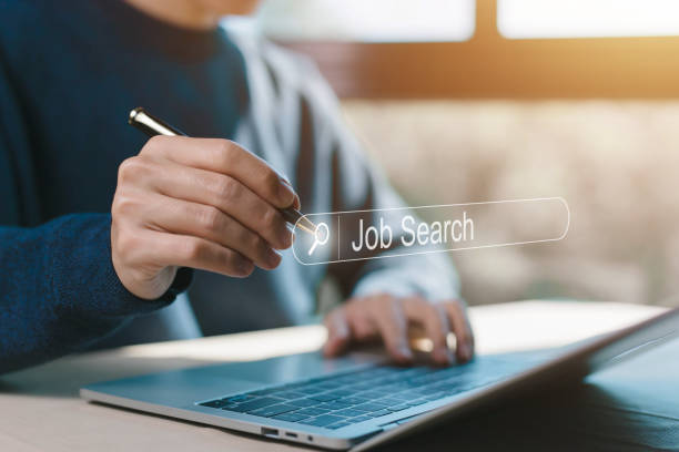istock search for jobs on the Internet 2077051561