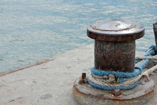 istock Rusty mooring bollard with ship ropes 2077117768