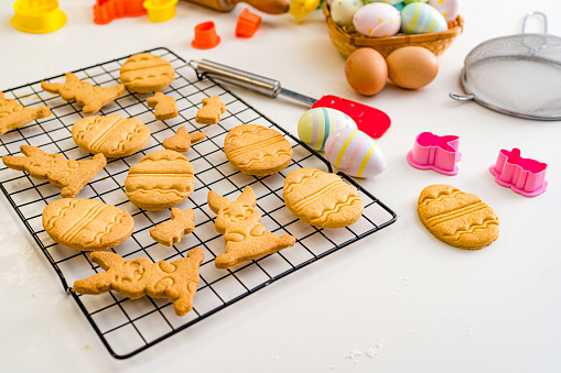 Wide angle view of bakes Easter cookies on a cooling rack shot on kitchen counter. High resolution 42Mp studio digital capture taken with SONY A7rII and Zeiss Batis 40mm F2.0 CF lens
