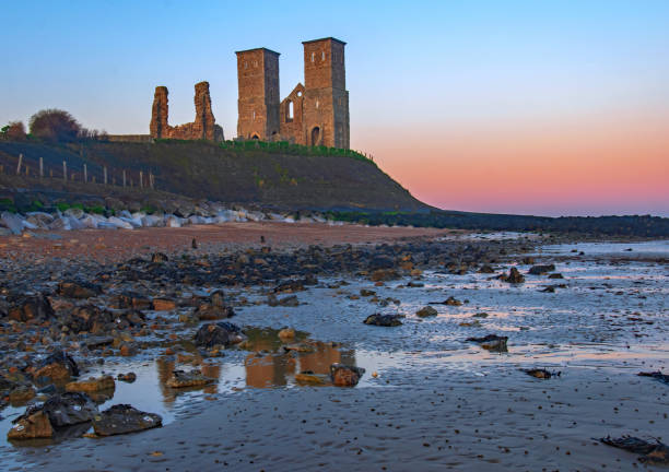 reculver towers kent на рассвете в мартовский день - herne bay стоковые фото и изображения