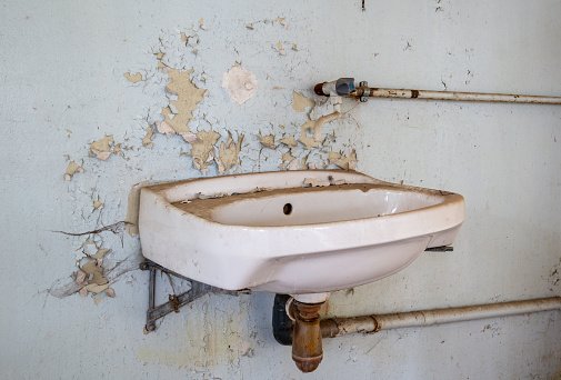 Old sink, time for a renovation
