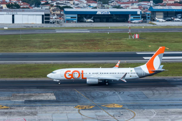 Gol Airlines Boeing 737 800 PR GTC plane, Congonhas Airport, São Paulo, Brazil. Commercial plane seen up close on the airport runway. Gol Airlines Boeing 737 800 PR GTC plane, Congonhas Airport, São Paulo, Brazil. 02.17.24. Commercial plane seen up close on the airport runway. congonhas airport stock pictures, royalty-free photos & images