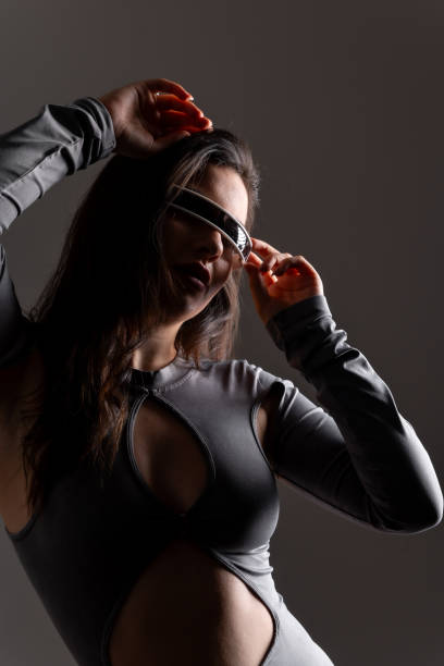 sensual woman using futuristic intelligent goggles - mr tom imagens e fotografias de stock