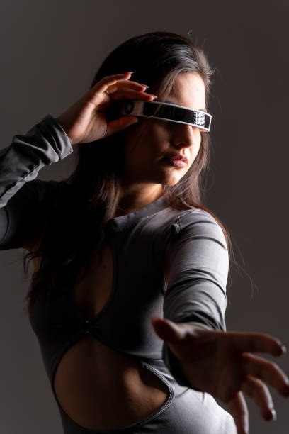 sensual futuristic woman using virtual reality goggles - mr tom imagens e fotografias de stock