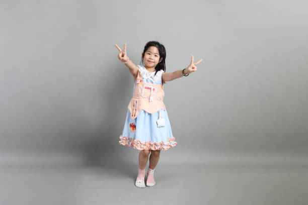 little asian girl - peace sign counting child human finger fotografías e imágenes de stock