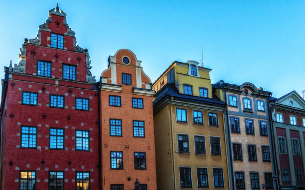 posto di stortorget in gamla stan, stoccolma, svezia - stockholm sweden gamla stan town square foto e immagini stock