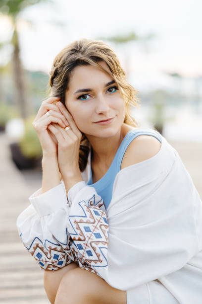 istock Woman sitting on ground, posing for picture 2078859189
