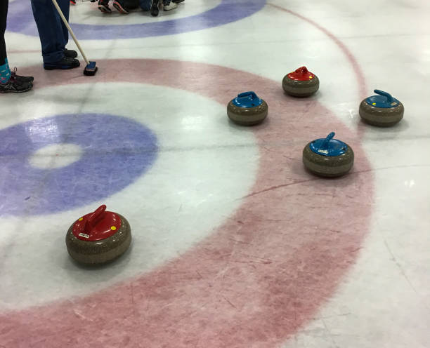 istock A game of curling 2078949383