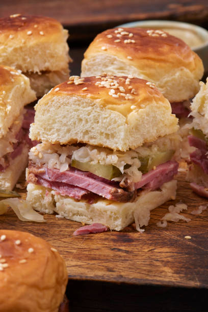 istock Hawaiian Roll Reuben Sliders 2078997458