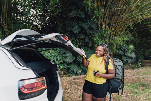 istock Backpacker woman closing her car trunk 2079738002