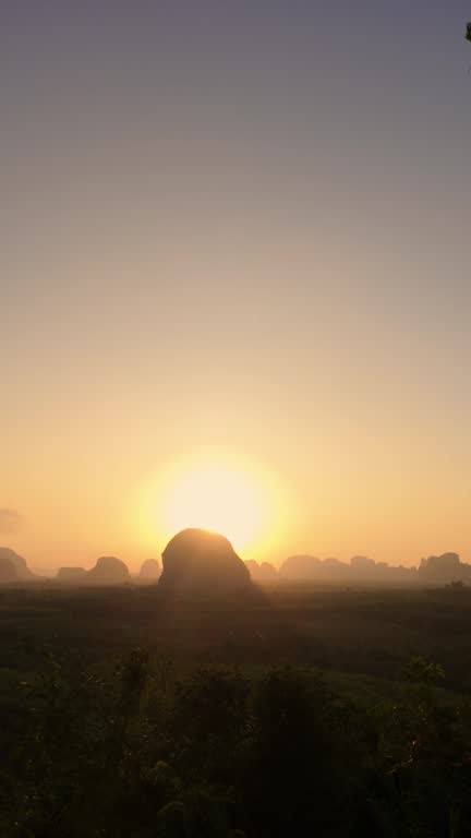 Mountain Sunrise: Morning Glory in Nature