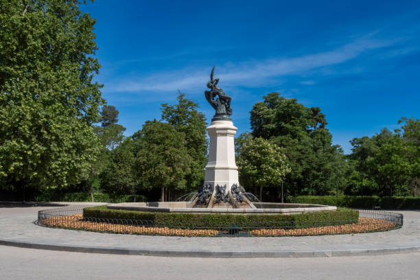 istock The Fallen Angel Statue - El Retiro - Madrid 2080718463