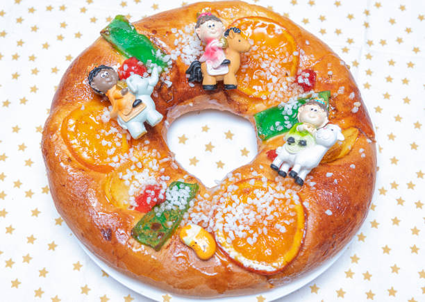istock Roscon de Reyes, traditional cake in spanish christmas 2080932312