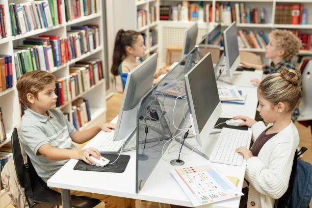 Library Using Computers For Box 2,200+ Kids Library Program Stock Photos, Pictures & Royalty-Free ...