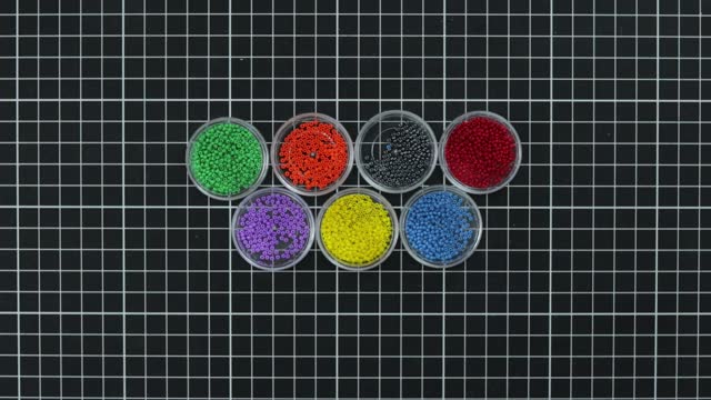 Organization of beads by colours in plastic boxes. Zenithal shot