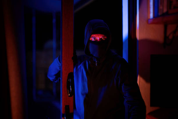 The thief breaks into the house through the balcony.