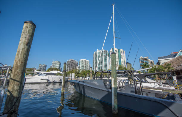 luxury marina - commercial dock harbor miami florida retail fotografías e imágenes de stock