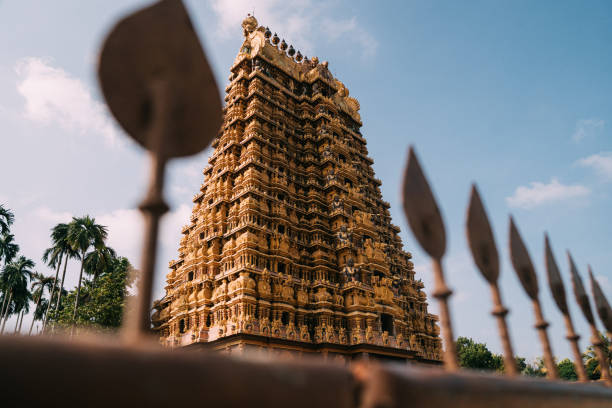 nallur kandaswamy temple in jaffna, sri lanka - gopuram architecture and buildings temple sri lanka photos et images de collection