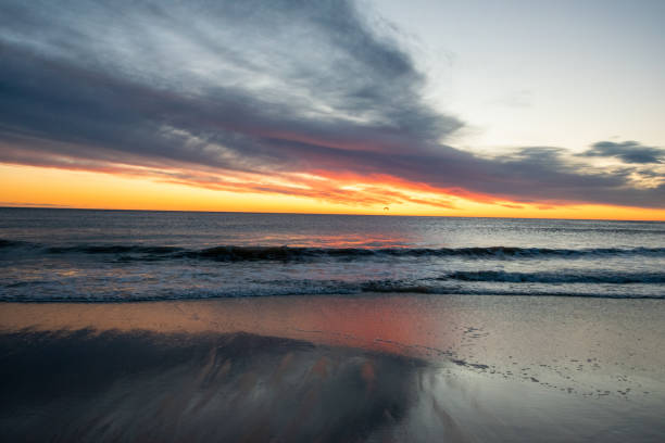 nauset beach sunrise with gray clouds - nauset beach imagens e fotografias de stock