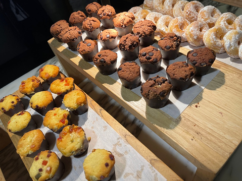 Lines of delicious chocolate and vanilla muffins Freshly baked homemade chocolate chip muffins Out of the oven muffins in muffin cups