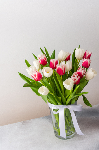 Spring bouquet of fresh tulip flowers.