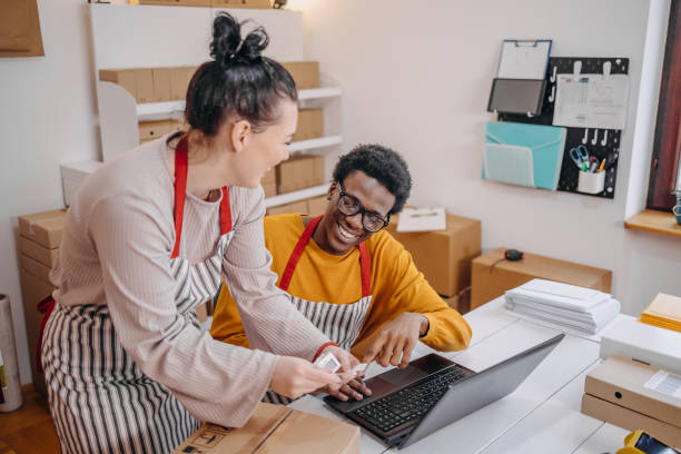 istock Young people working in packing and delivery service and using laptop to complete job 2084106752