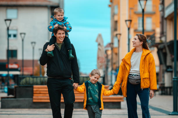 istock Showing them the city sights 2085484302