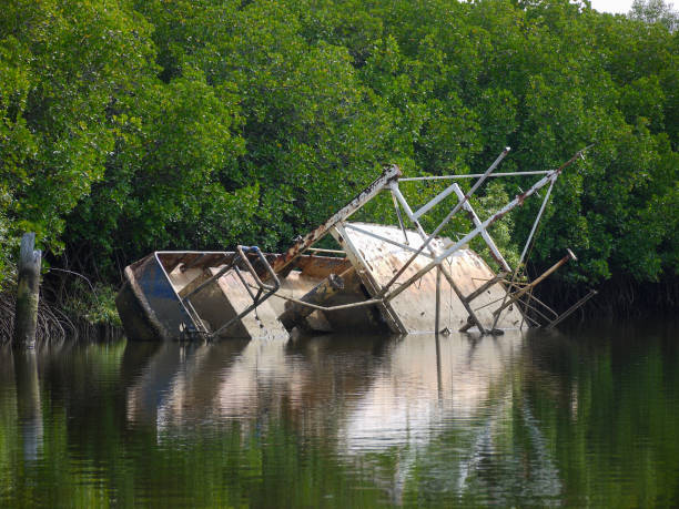 istock Sunken boat in Endeavour River, Queensland Australia 2085511374