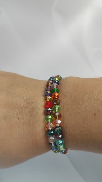 Costume jewelry dIY bead bracelet DIY jewelry master. Beautiful bracelets made at home from beads.