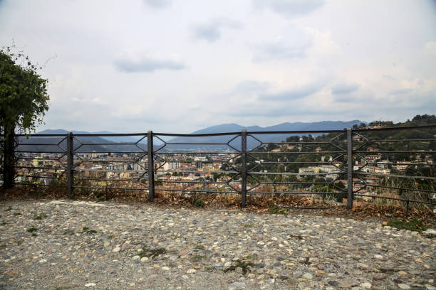 Panoramic point with a city below next to a mountain range on a cloudy day