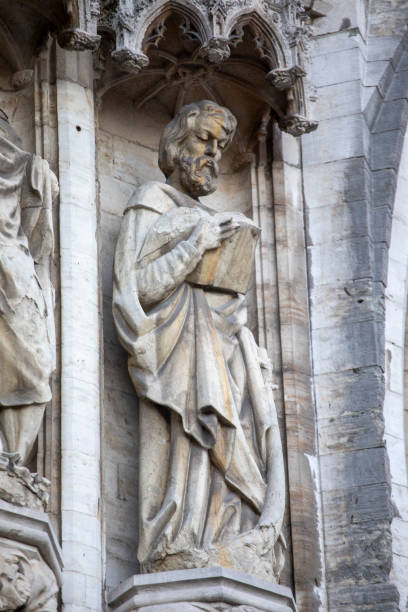 istock Ornate figures on the outside of Brussels cathedral 2085918344