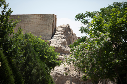 a brick wall broken design in uzbekistan