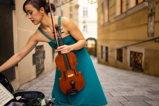 violinist finished playing for today - vienna street musician music musician fotografías e imágenes de stock