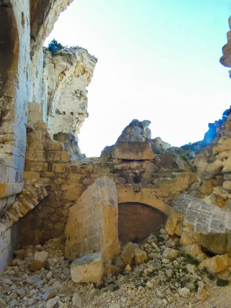 Magnificent photo of the interior of the ruins of the castle of Queen Jeanne, one of the walls of which has a hole in it. This photo was taken near Eyguieres in the Alpilles in Provence in France.