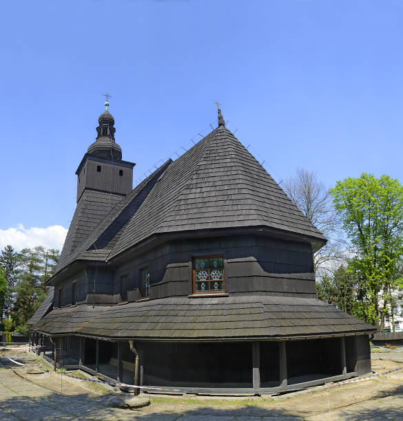 drewniany kościół we wsi kaczyce na śląsku - credo zdjęcia i obrazy z banku zdjęć