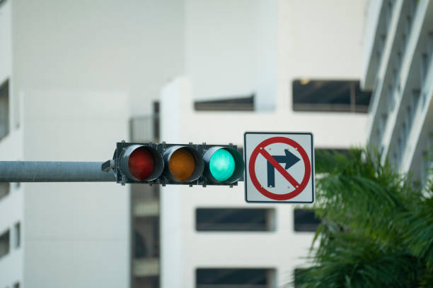 traffic lights for traffic regulation high above street in miami, florida - city of center control police mobility - fotografias e filmes do acervo