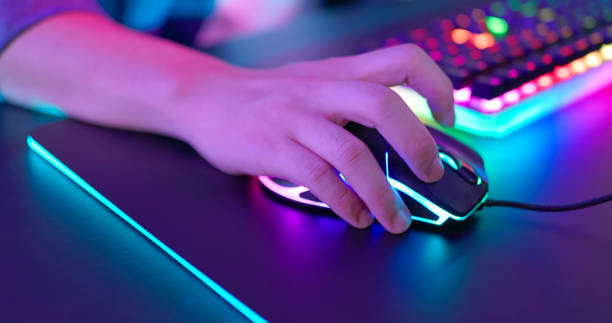 istock closeup male hand online esport 2089095638
