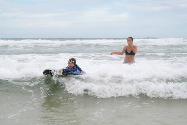 istock brothers in the sea playing with the waves 2089533907