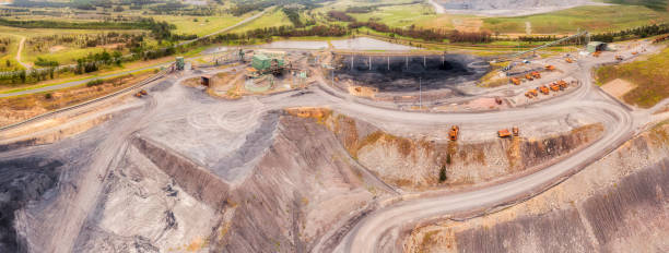 istock D Ashton Mine Machinery No Sky pan 2089610701