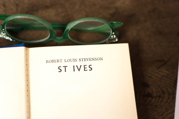 open book, title page: st ives, rl stevenson - isolde fotografías e imágenes de stock