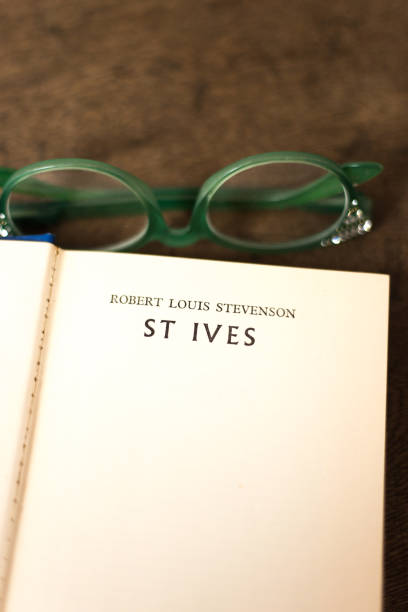 open book, title page: st ives, rl stevenson - isolde fotografías e imágenes de stock