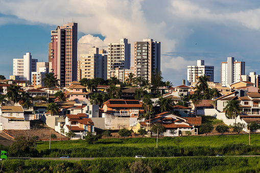 buildings, houses and commercial establishments in the central region of Marília