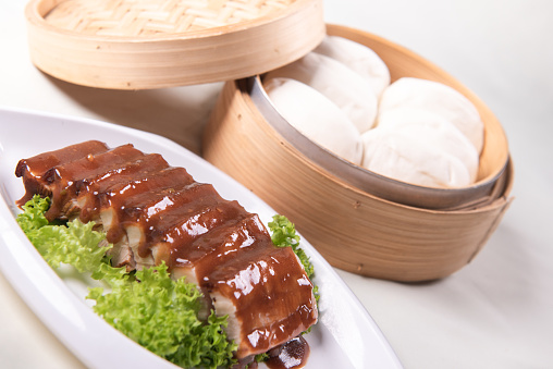 chinese traditional kong bak bao mantou sliced braised pork belly with dark soy sauce with steamed fresh white bun man tou restaurant banquet dim sum halal food cafe menu