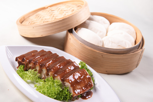 chinese traditional kong bak bao mantou sliced braised pork belly with dark soy sauce with steamed fresh white bun man tou restaurant banquet dim sum halal food cafe menu