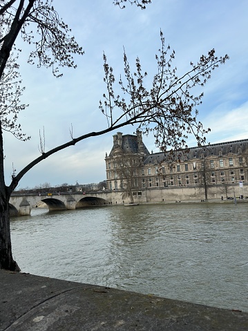 La Seine et le Palais du Louvre’s