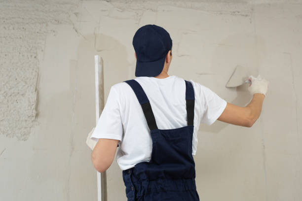 istock A hand with a spatula. Workers put putty on the wall with a spatula. Aligns wall. 2091454396