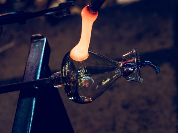 istock Craftsmen making glass bottle in factory 2091658123